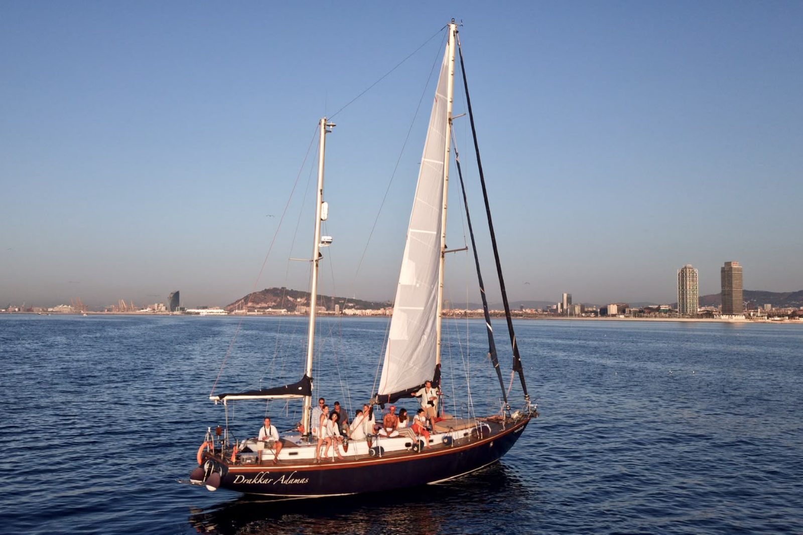 Alquiler de velero privado con patrón en Barcelona — foto 1 de La Ketch