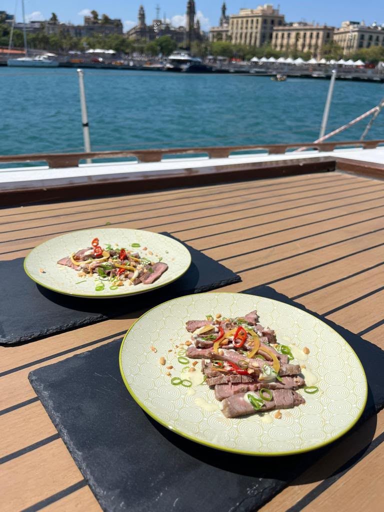 Cena con chef privado a bordo en Barcelona