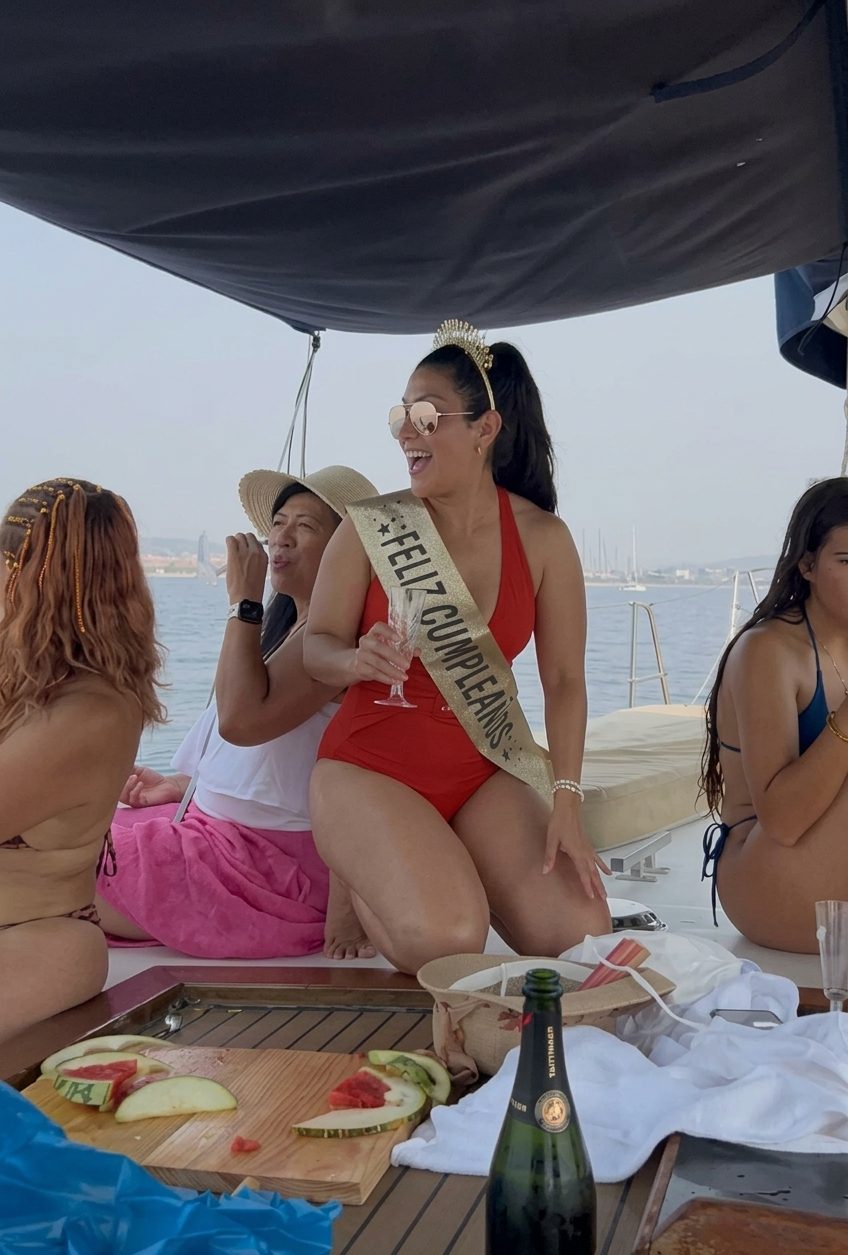 Cumpleaños en barco en Barcelona