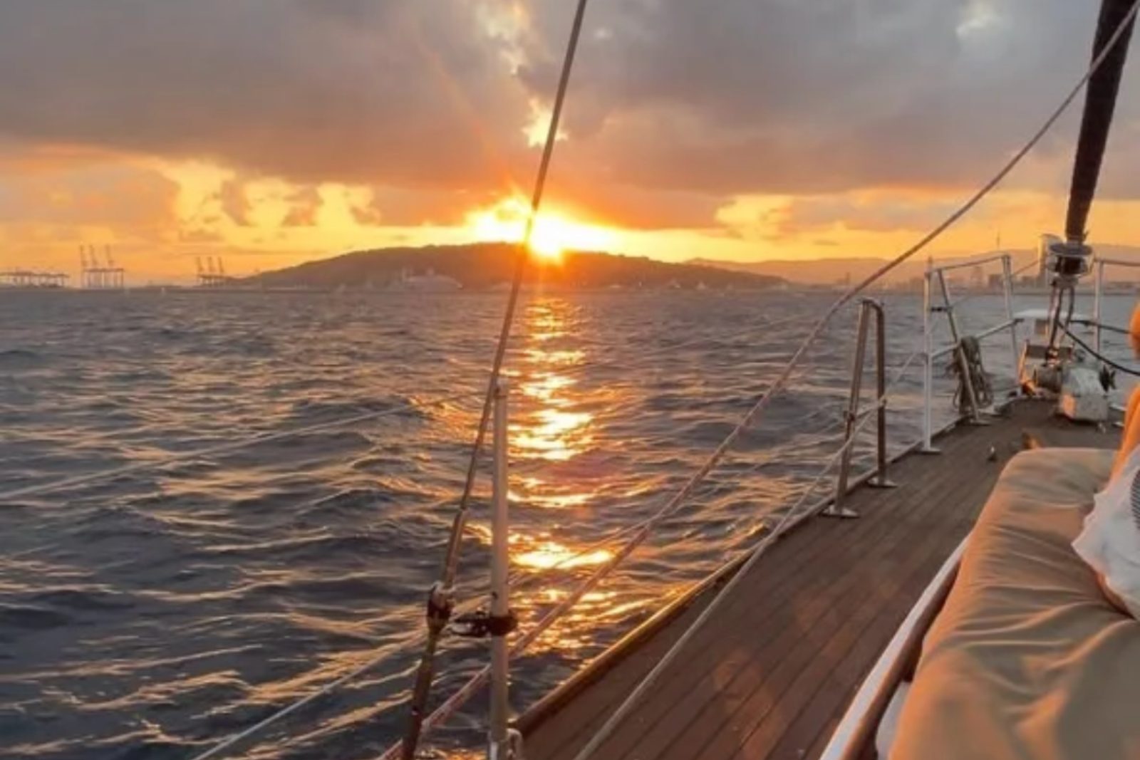 Paseo en velero al atardecer en Barcelona en Barcelona — foto 3 de La Ketch